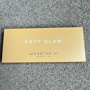 Anastasia Beverly Hills Soft Glam Palette